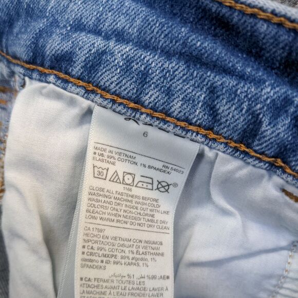 Old Navy Boyfriend Jean Shorts Blue Size 6 5 Pocket Distressed Cotton - Picture 12 of 12